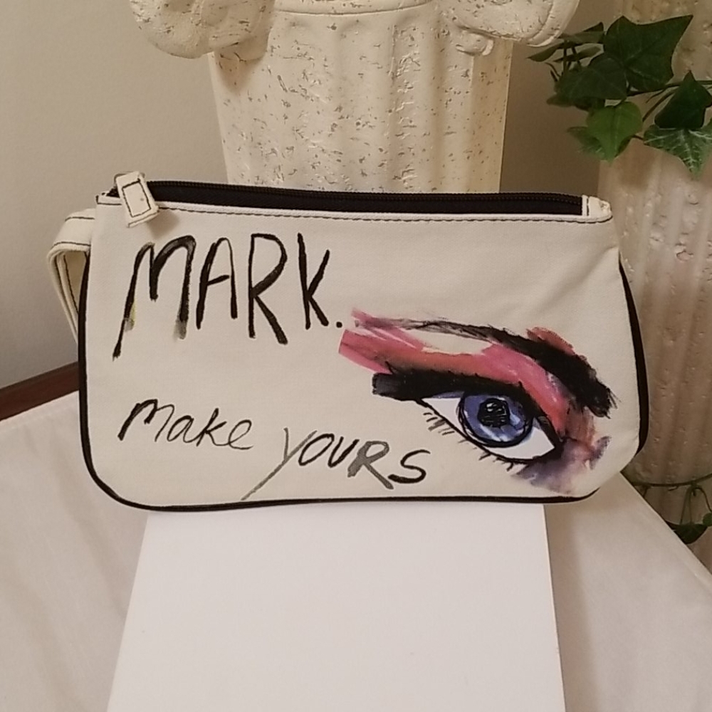 mark. Wristlet